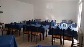 Tägliches inbegriffenes Frühstück zur Selbstbedienung