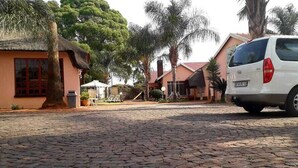 Free self-parking - Ekurhuleni Lodge (Kempton Park)