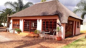 Exterior detail - Ekurhuleni Lodge (Kempton Park)