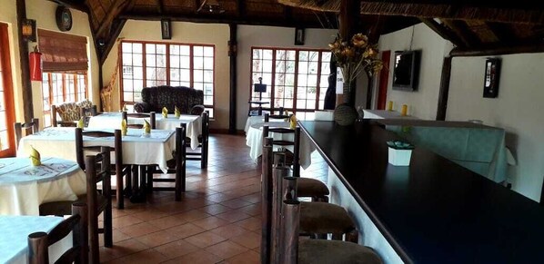 Breakfast, lunch, dinner served; local and international cuisine 