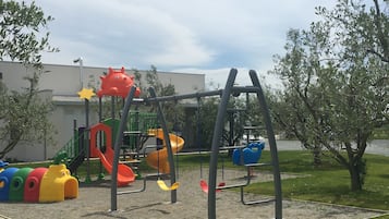 Children’s play area – outdoor