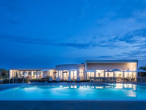 Seasonal outdoor pool, open 9:00 AM to 7:00 PM, pool umbrellas - Vada Village (Rosignano Marittimo)