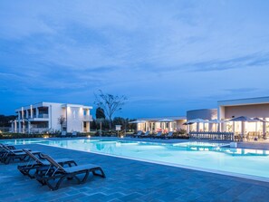 Seasonal outdoor pool, open 9:00 AM to 7:00 PM, pool umbrellas - Vada Village (Rosignano Marittimo)