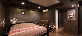 alo alo - Adults Only