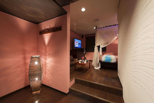 alo alo - Adults Only