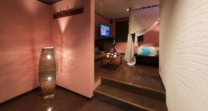 alo alo - Adults Only