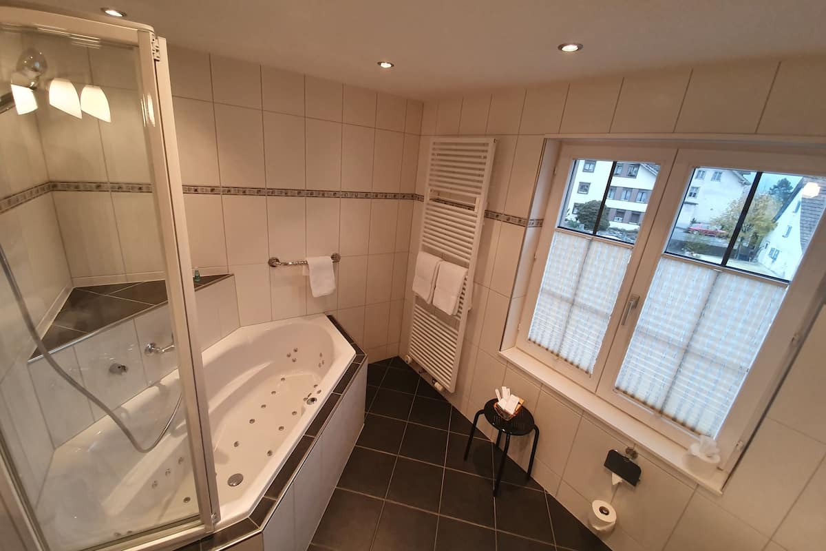 premium double room | jetted bathtub