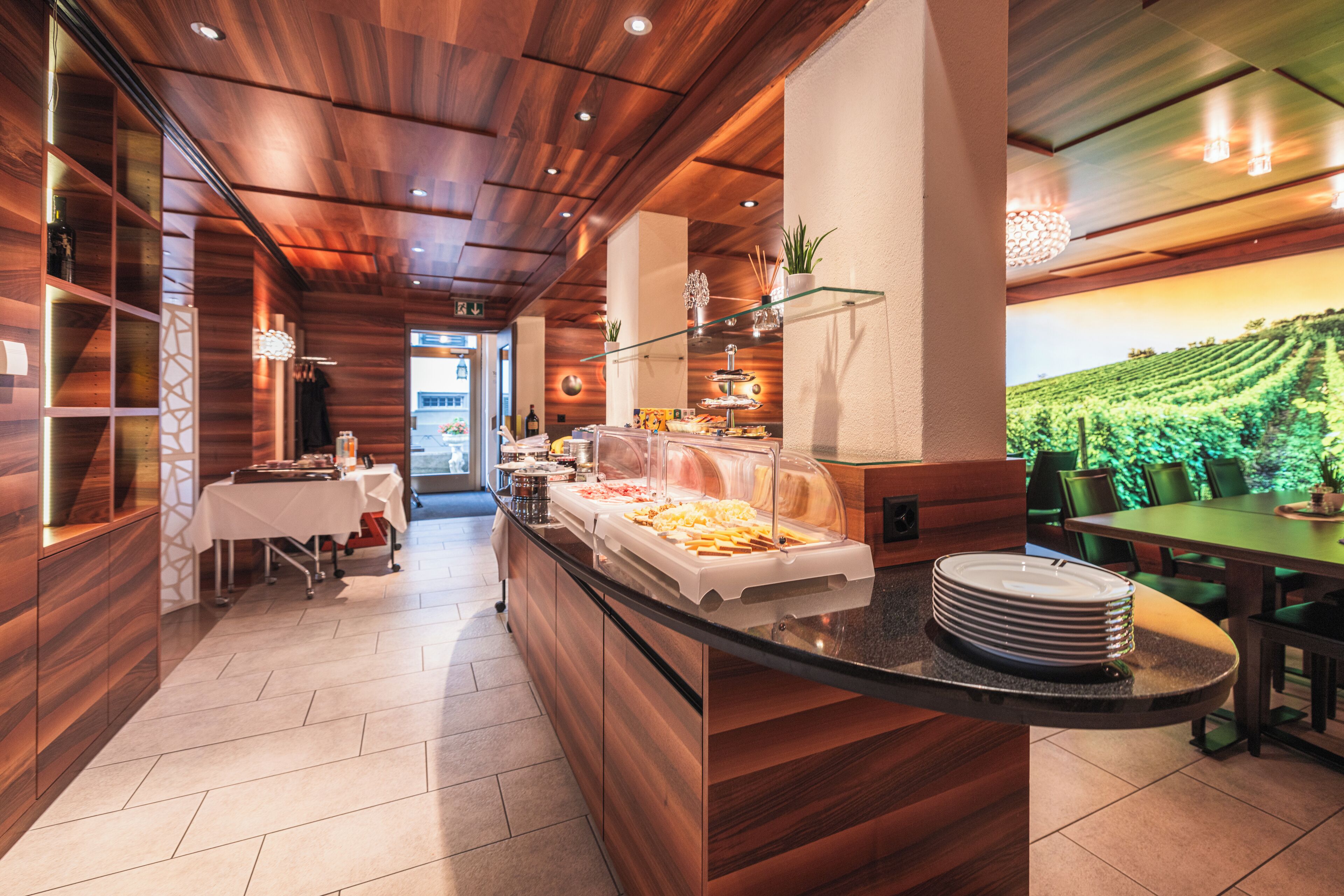 朝食 (ビュッフェ)、毎日提供 (無料)