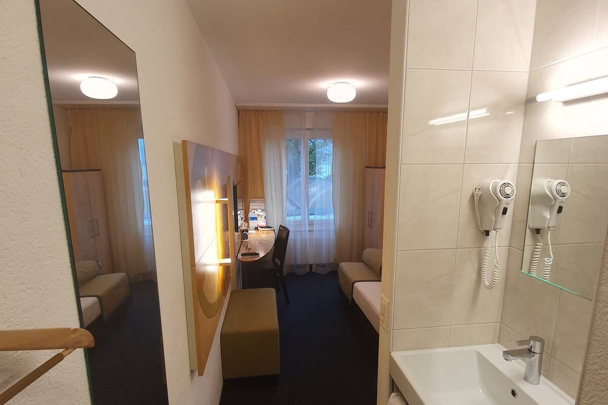 standard single room | soundproofing, free cots/infant beds, free wifi, bed sheets