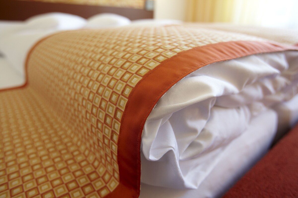 Geluiddichte muren, gratis babybedden, gratis wifi, beddengoed