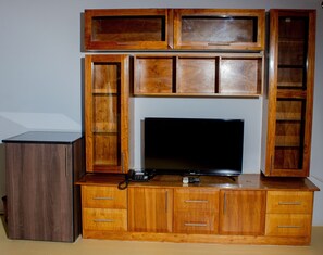 Family Room | In-room safe, desk, laptop workspace, blackout curtains