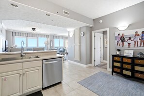 Condo, 2 Bedrooms | Interior