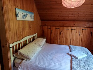 3 slaapkamers, een strijkplank/strijkijzer, reisbedje, gratis wifi