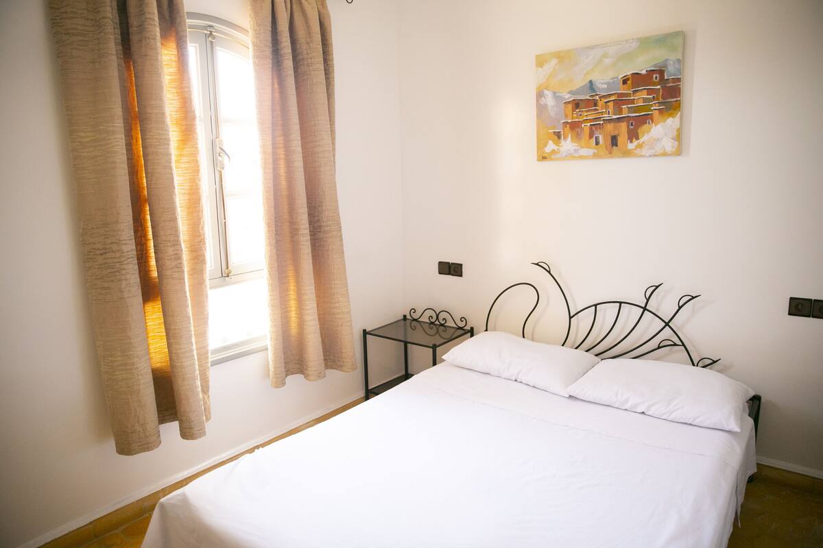 Free WiFi, bed sheets
