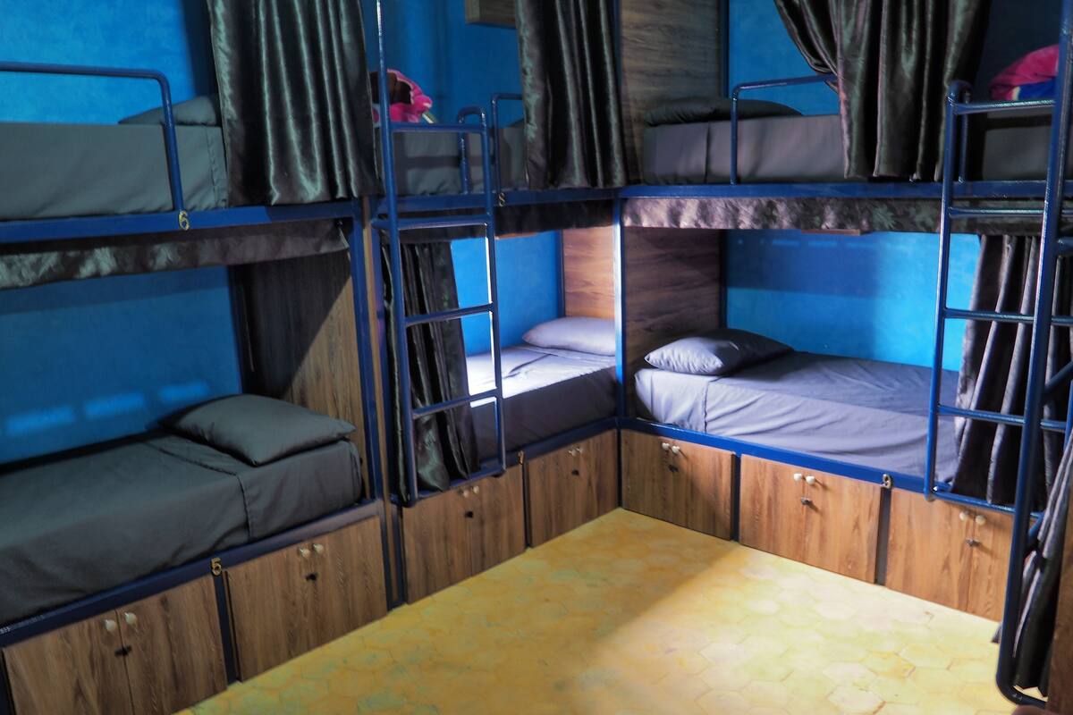 Free WiFi, bed sheets