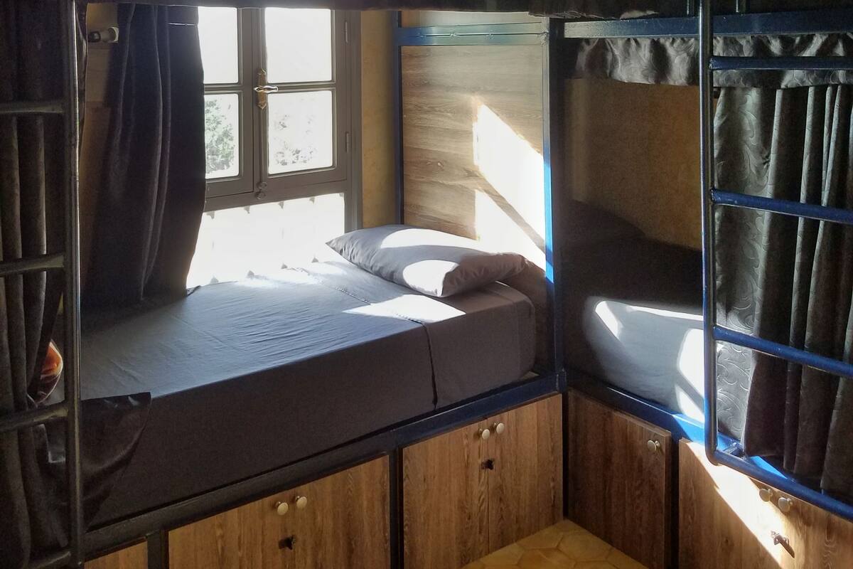 Free WiFi, bed sheets