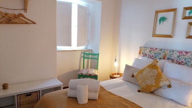 Double Room, Private Bathroom | WiFi (free), individually decorated, individually furnished, bed sheets - Carlos's Beach Hostel (Aljezur)