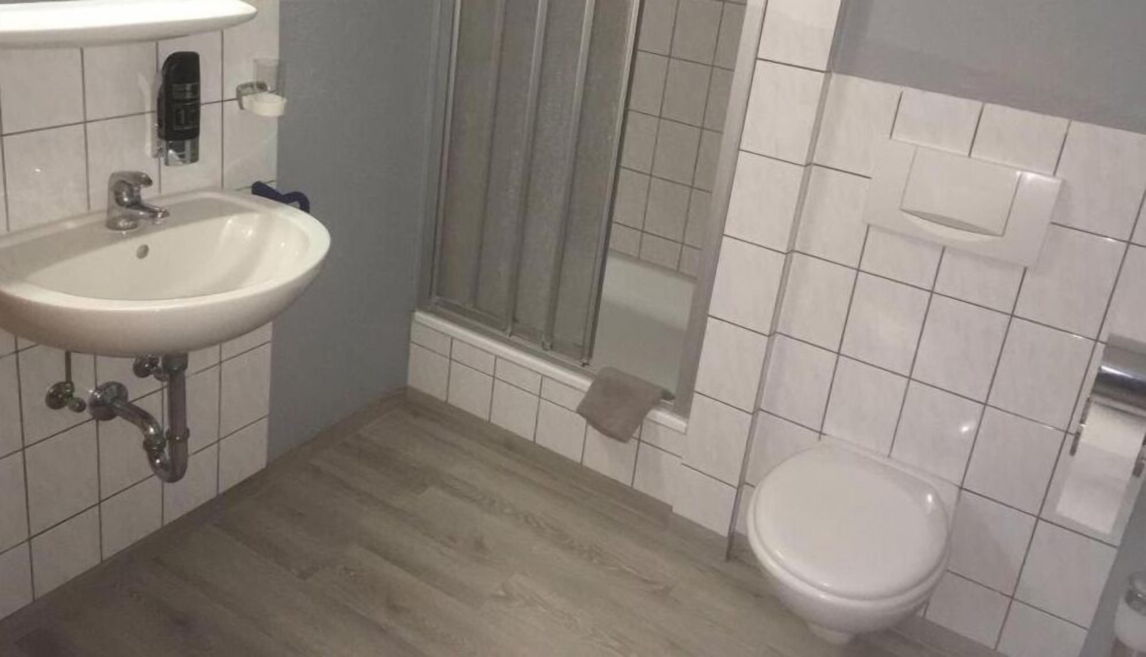 Shower, towels