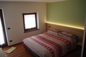 3 bedrooms, iron/ironing board, bed sheets - KALIPE' DOLOMITI Appartment (LONGARONE (BL))