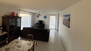 Living area - Charming apartment in a family house with sea view in Damgan (Damgan)