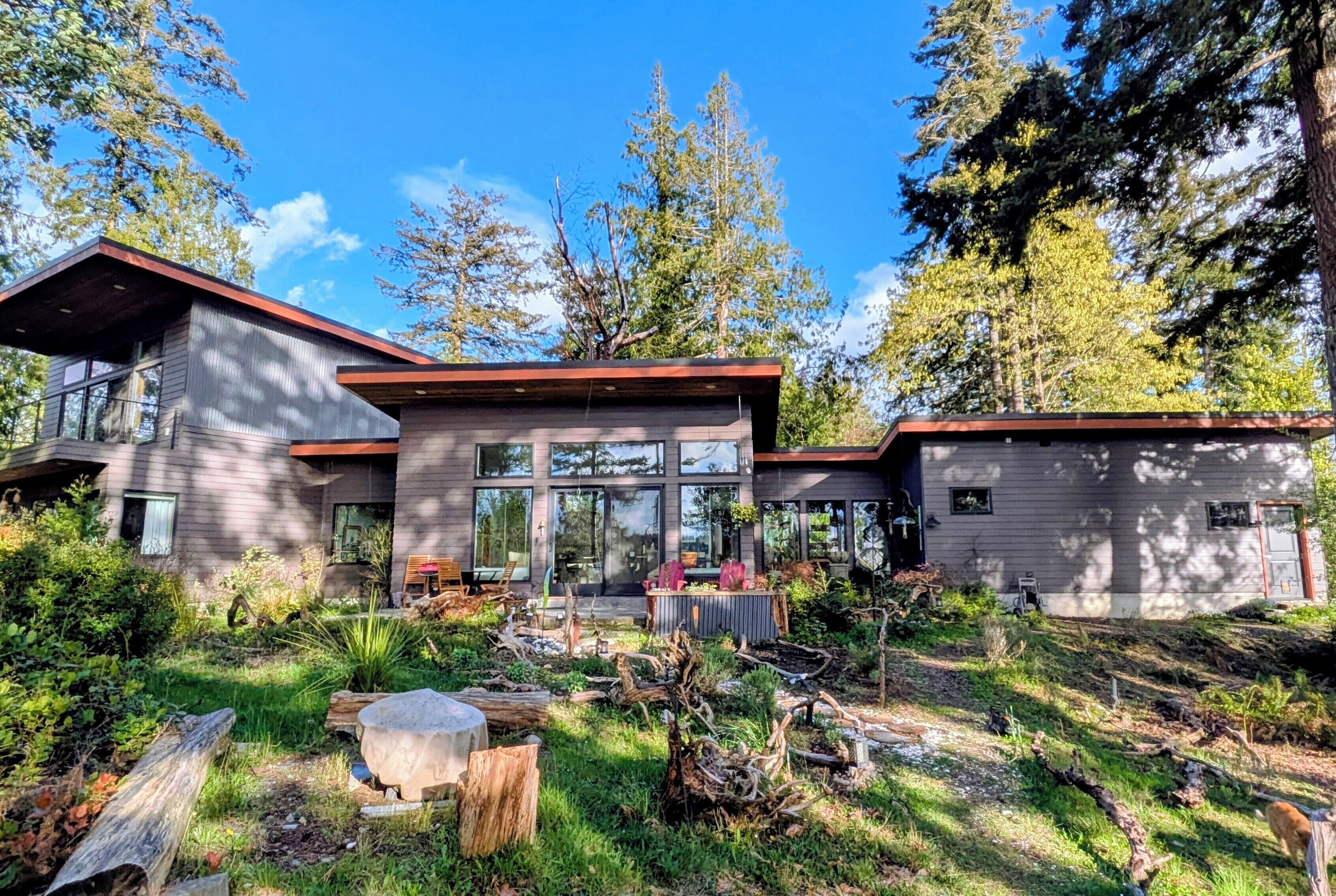 No lawns. Predominately native vegetation