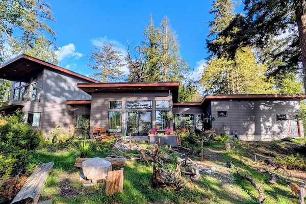 No lawns. Predominately native vegetation