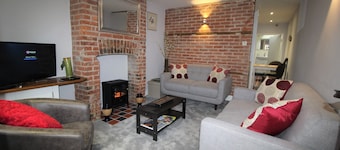 2 Bedroom City Centre Cottage set in a Private Courtyard