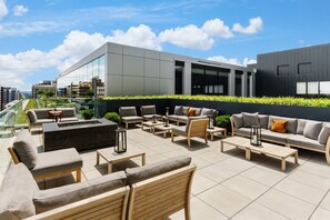 Rooftop terrace - AC Hotel by Marriott Washington DC Downtown (Washington)