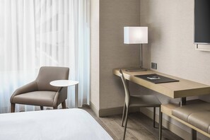 In-room safe, desk, laptop workspace, blackout drapes - AC Hotel by Marriott Washington DC Downtown (Washington)