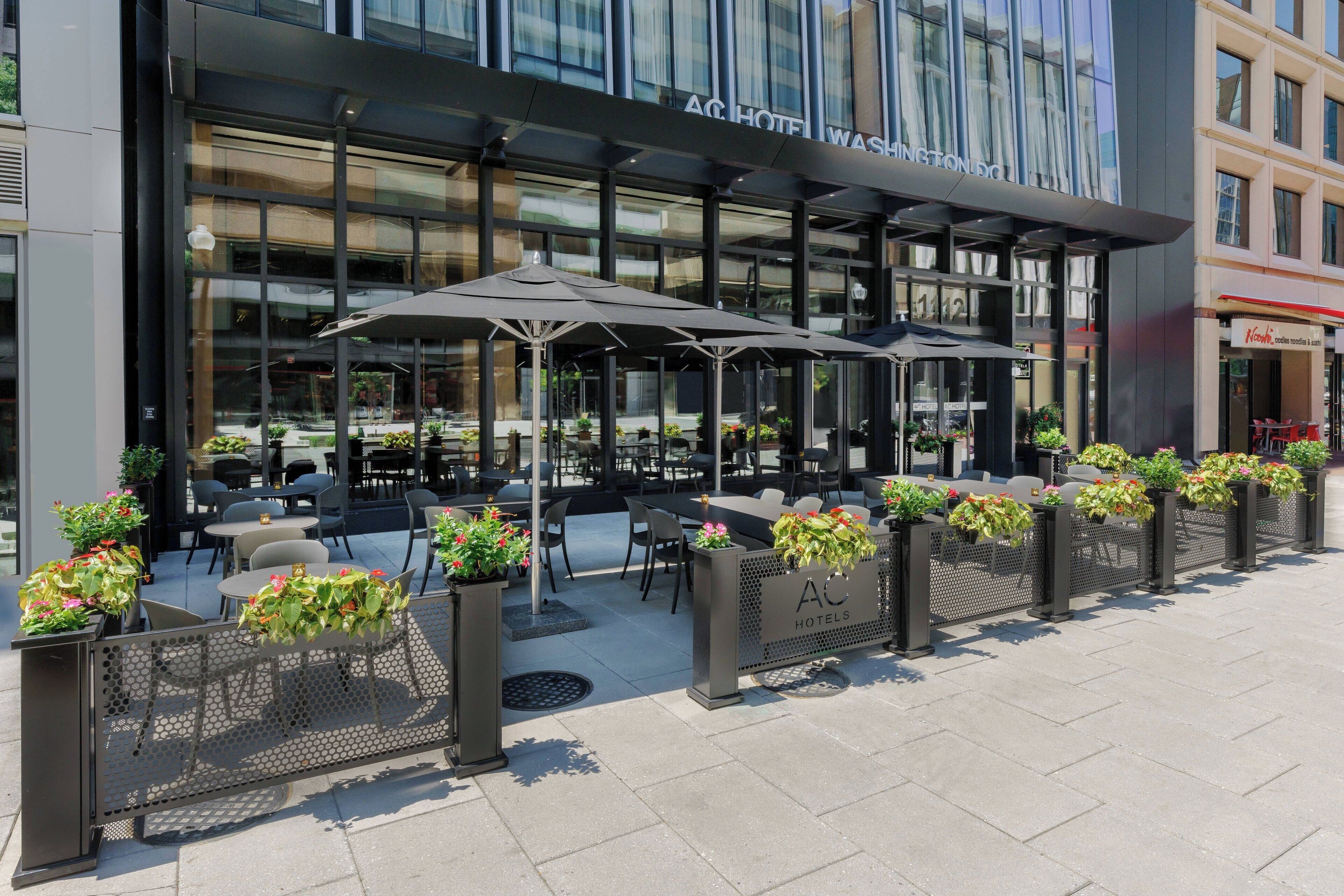 serves dinner and happy hour