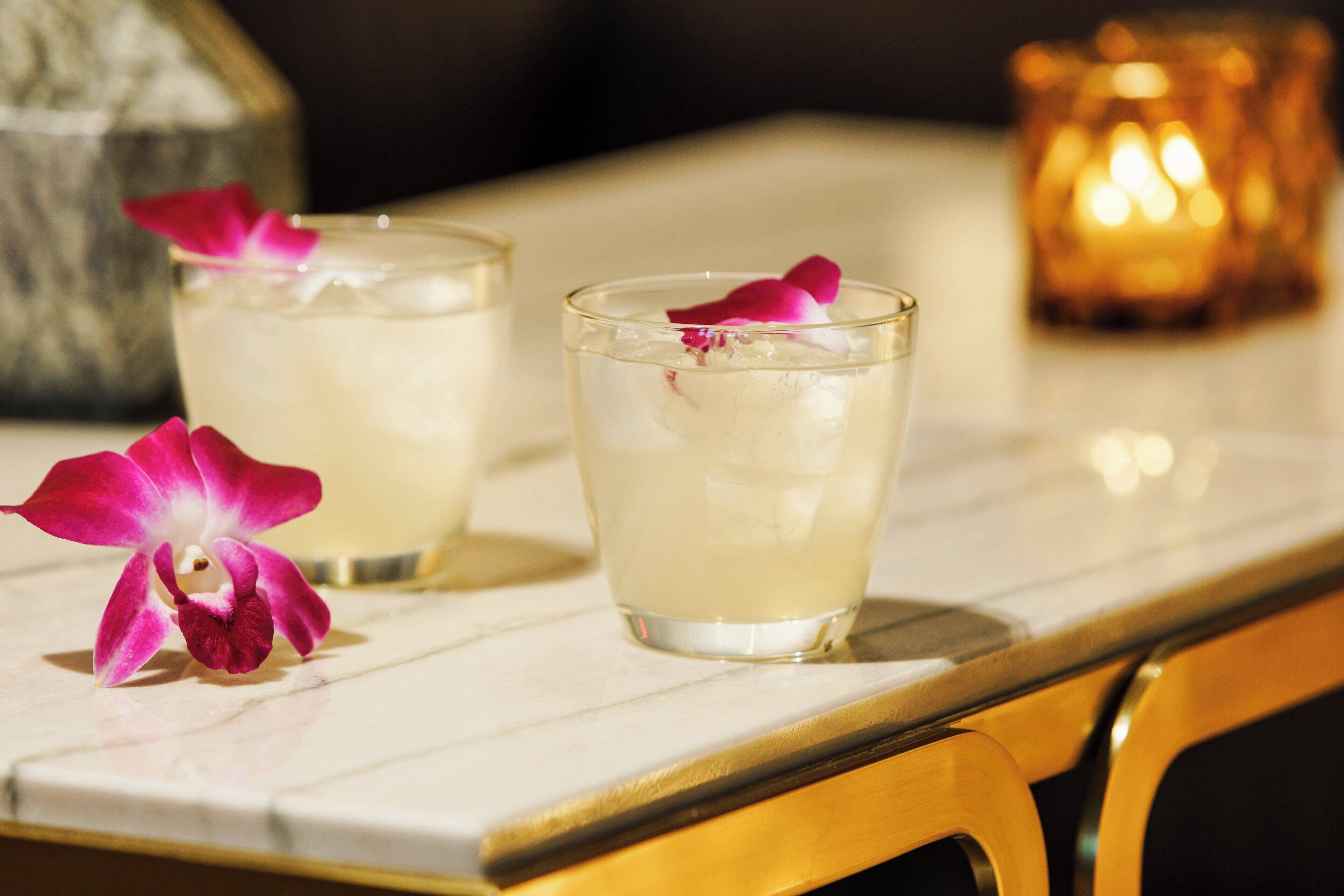 serves dinner and happy hour