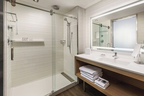 고급 세면용품, 헤어드라이어, 타월, 비누