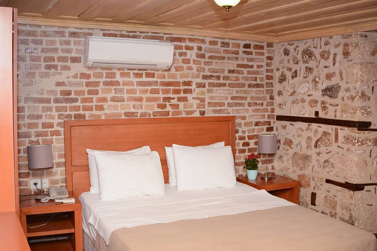 1 bedroom, in-room safe, free WiFi, bed sheets