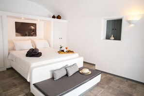 House, 2 Bedrooms, Jetted Tub | 2 bedrooms, in-room safe, soundproofing, iron/ironing board - Il Melograno Traditional Cave House (Santorini)
