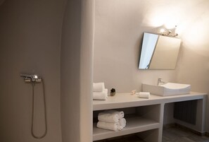 House, 2 Bedrooms, Jetted Tub | Bathroom - Il Melograno Traditional Cave House (Santorini)