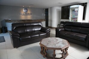 Lobby sitting area - Hotel Milênio (Ponte Nova)