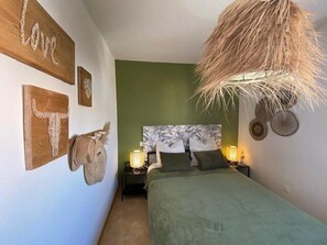 2 bedrooms, iron/ironing board