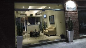 Reception - Apartamentos Román (Santo Domingo)