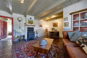 TV, fireplace - Charming house in Westenschouwen (Burgh-Haamstede)