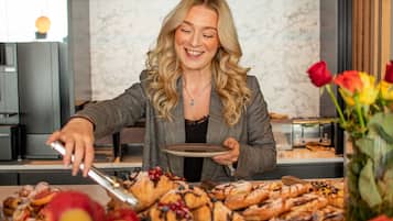 每日供应自助式早餐(每人 ISK 3600)