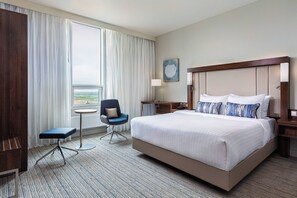 Desk, laptop workspace, soundproofing, iron/ironing board - Courtyard by Marriott Reykjavik Keflavik Airport (Reykjanesbær)