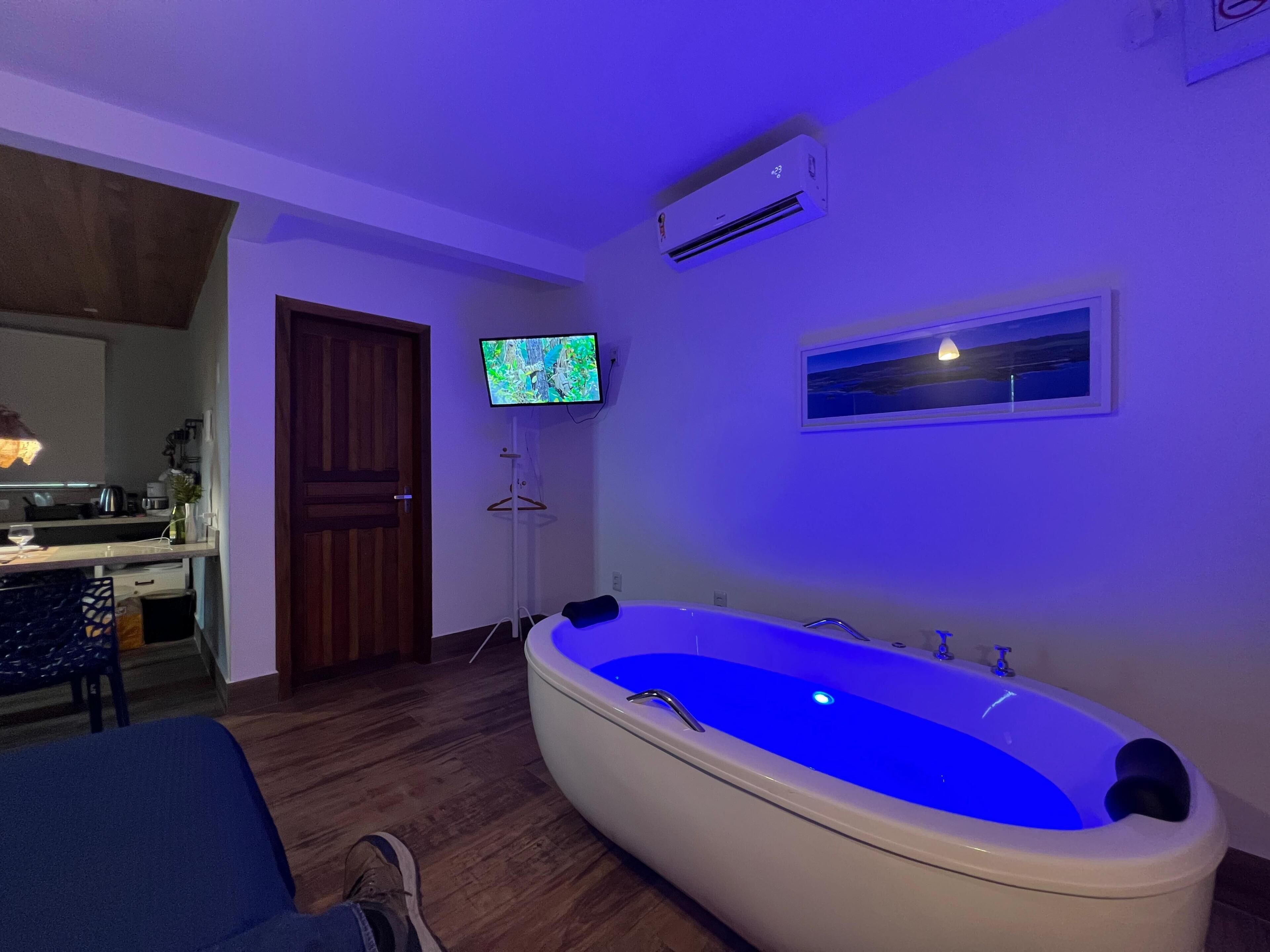 Deep soaking bathtub