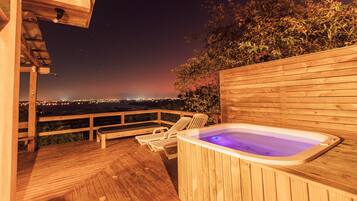 Bañera de hidromasaje privada