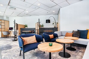 Área de estar no saguão