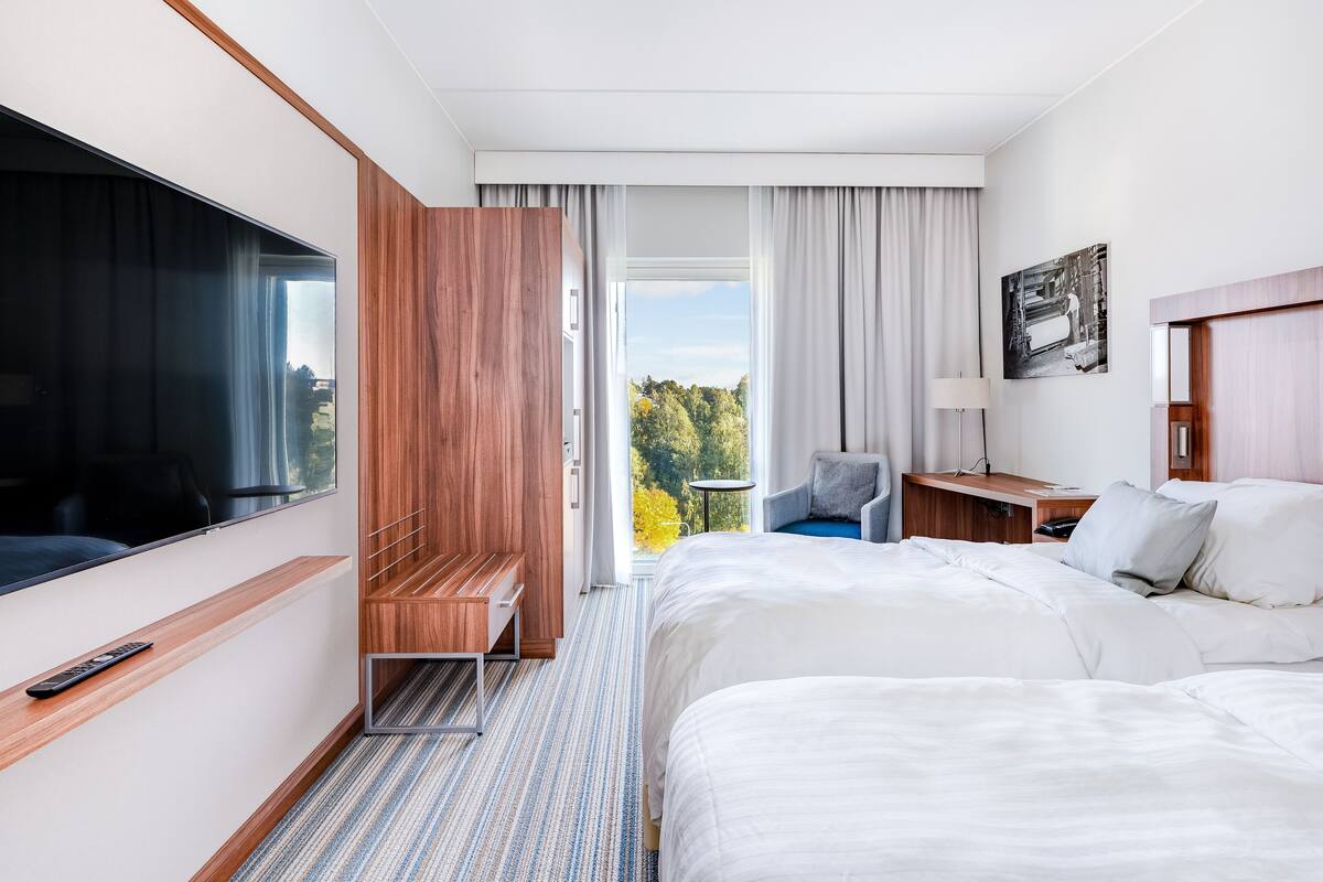 standard room, 2 single beds, non smoking | 1 bedroom, desk, laptop workspace, soundproofing