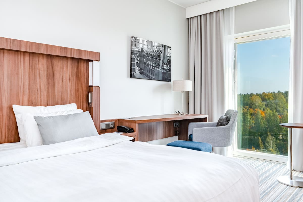 standard room, 1 king bed, non smoking | garden view