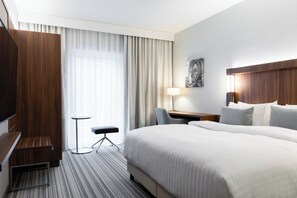 Escrivaninha, espaço de trabalho para notebook, quartos à prova de som