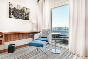 Standard Room, 1 King Bed | Desk, laptop workspace, soundproofing, iron/ironing board - Courtyard by Marriott Tampere City (Tampere)