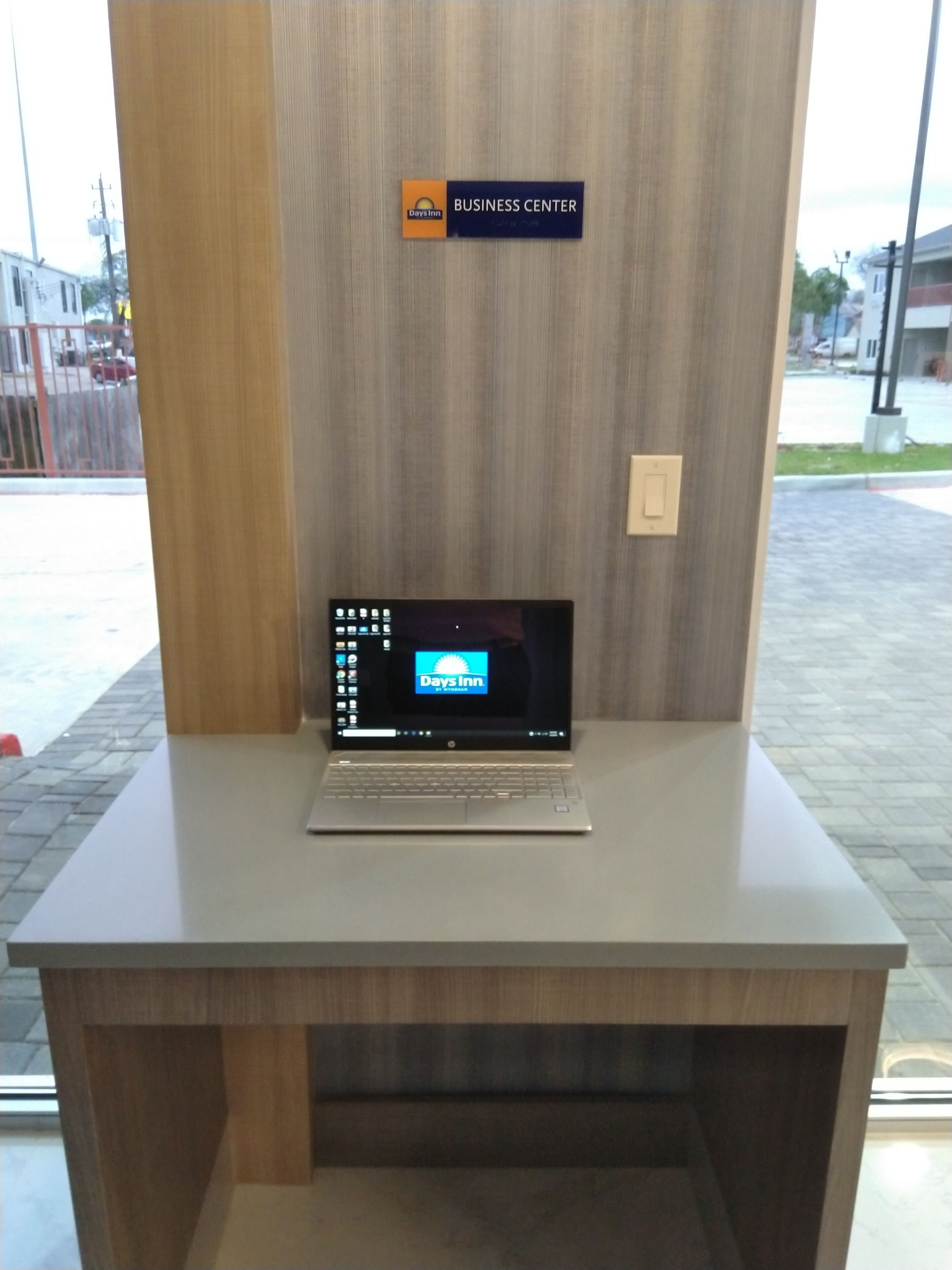 Photo - Days Inn & Suites by Wyndham Downtown/University of Houston