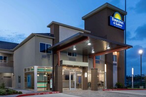 Exterior - Days Inn & Suites by Wyndham Downtown/University of Houston (Houston)
